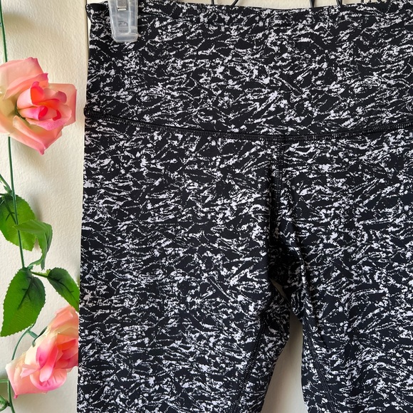 Lululemon | Wunder Under Leggings 6 Patterned - Picture 12 of 14